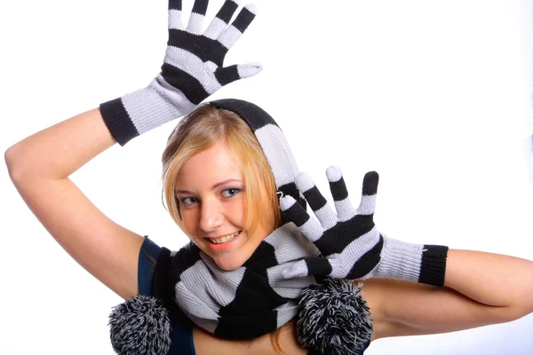 Genç kadın bir atkı ve eldiven — Stok fotoğraf