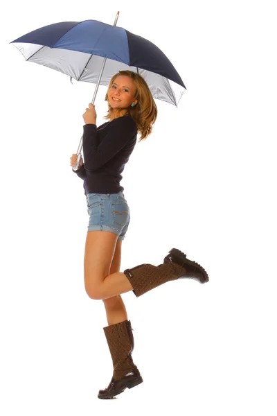 Молода жінка стрибає з парасолькою Стокове Зображення