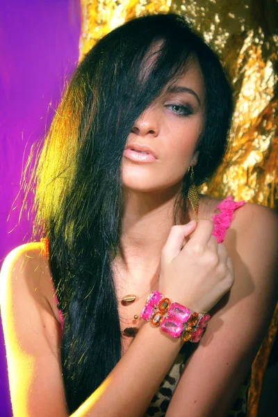 Beautiful young brunette woman — Stock Photo, Image
