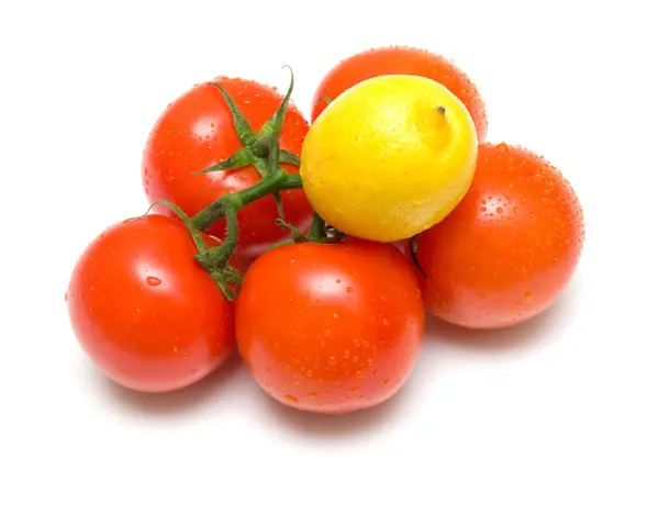 Juicy tomatoes and lemon — Stock Photo, Image
