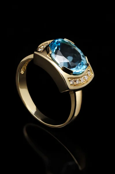 Modrý topaz prsten — Stock fotografie