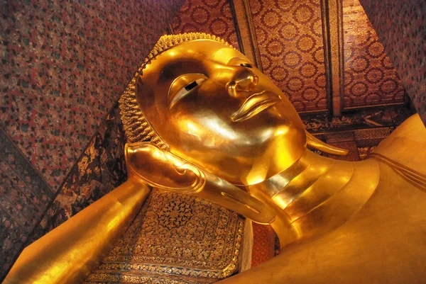 Buddha szobor, a bangkok templomot, thai, munkavállalók — Stock Fotó