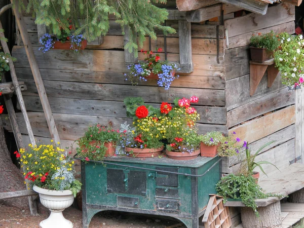 Haus in den Dolomiten, Italien — Stockfoto
