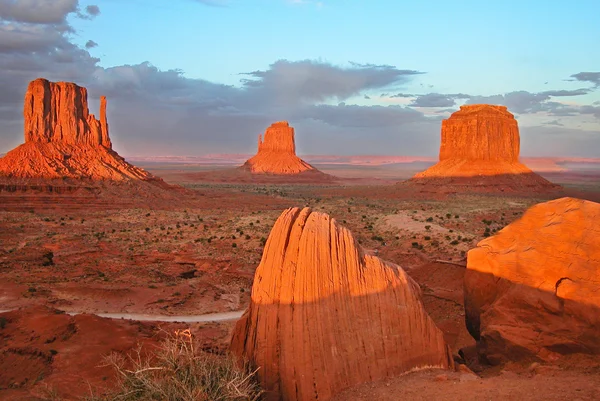 Sunset in Monument Valley National Park, — Stock Photo, Image