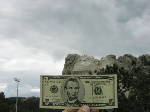 Un dólar en Mount Rushmore, 2005 — Foto de Stock