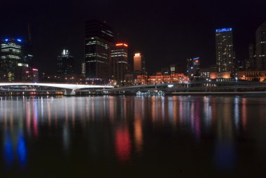 Brisbane Nehri gece, Avustralya, augu tarafından