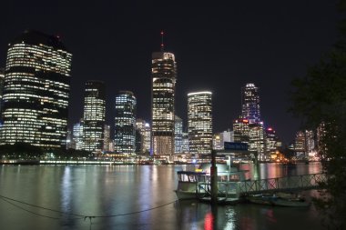 Brisbane Nehri gece, Avustralya, augu tarafından