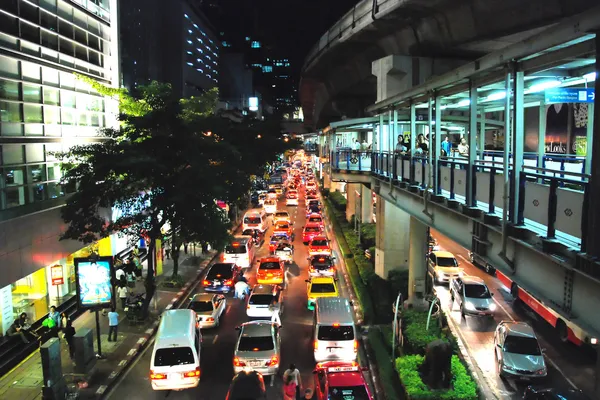 Bangkok Night Traffic, Tailândia, Agosto — Fotografia de Stock