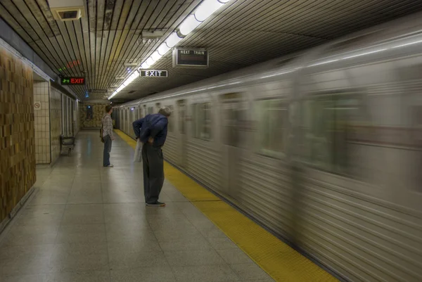 Subway lämnar, toronto, 2008 — Stockfoto