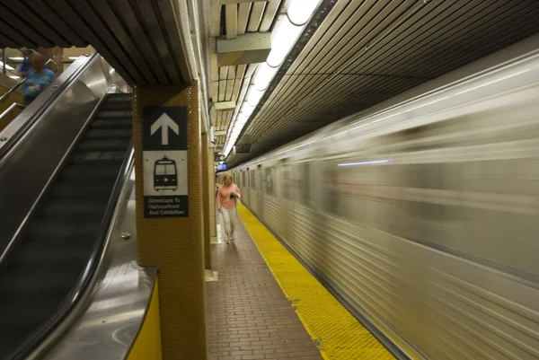 Départ du métro, Toronto, 2008 — Photo