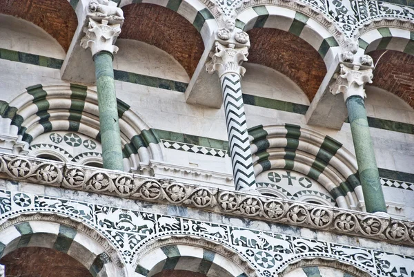 Arkitekturen i detalj i lucca, Toscana, jag — Stockfoto