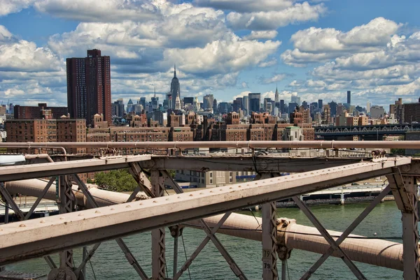 New york city von der brooklyn bridge — Stockfoto