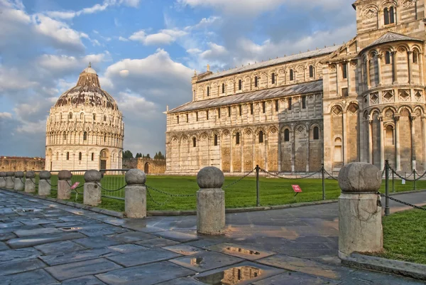 Piazza dei miracoli, Pisa — Stockfoto
