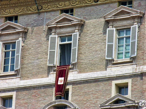 Piazza san pietro, roma, påven fönster — Stockfoto