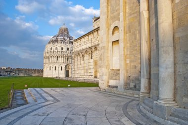 vaftizhane, pisa yan görünüm