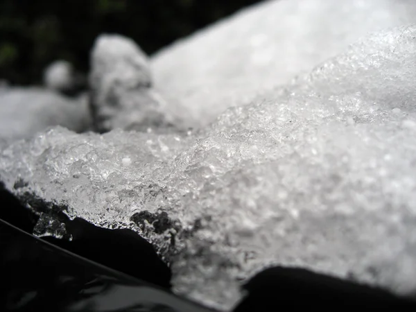 Ice former efter en sällsynt snöfall — Stockfoto