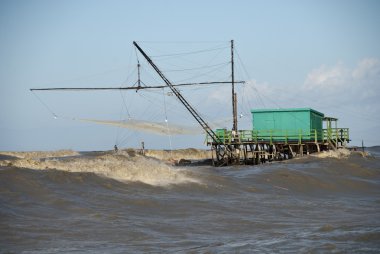 marina di pisa fırtınada detay