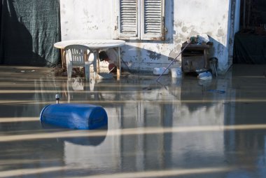 marina di pisa fırtınada detay