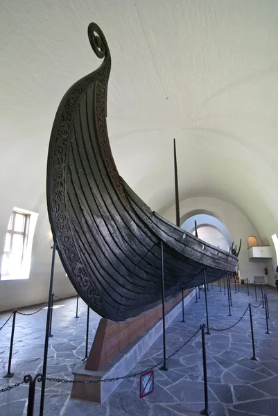 Oude Vikingschip blootgesteld in een museum oslo — Stockfoto