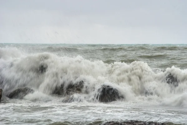 Detalj av en storm i marina di pisa — Stockfoto