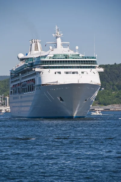 Круизное судно в порту Осло, Норвегия — стоковое фото