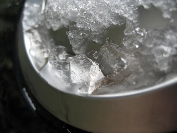 Ice former efter en sällsynt snöfall i pisa — Stockfoto