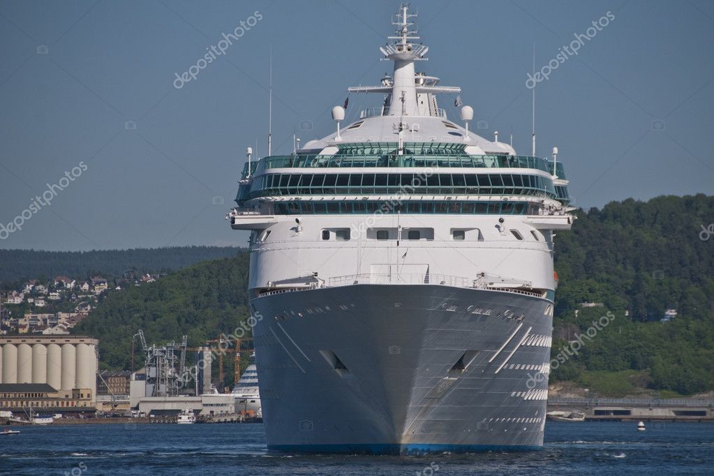 Cruise Ship in the port of Oslo, Norway — Stock Photo © jovannig #2170240