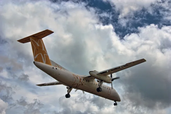 Plane in Maho Bay, Saint Maarten Coast — Stock Photo, Image