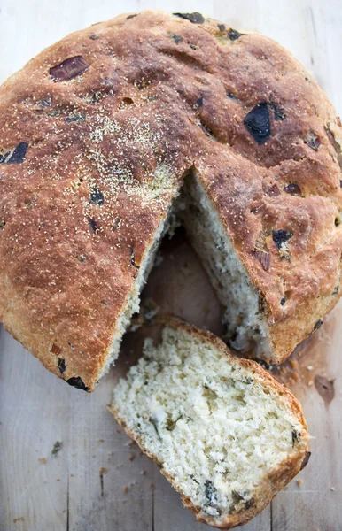 Домашний хлеб с луком — стоковое фото