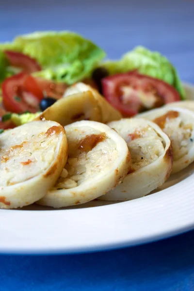 Squid stuffed with rice and greek salad — Stock Photo, Image