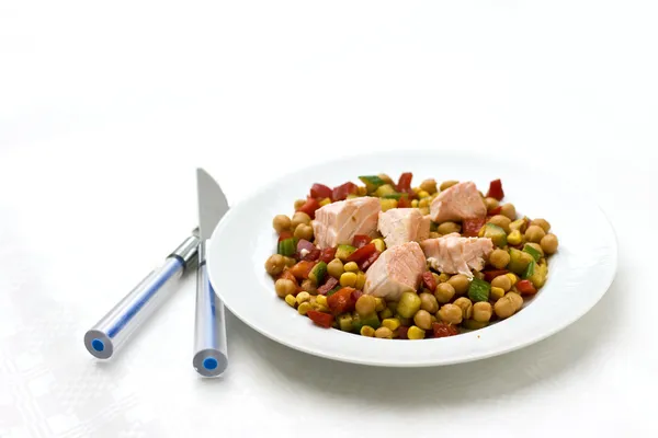 Chickpea salad with salmon — Stock Photo, Image