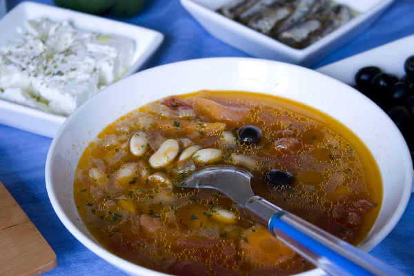 Грецька квасолевий суп з Фета та оливками Ліцензійні Стокові Фото