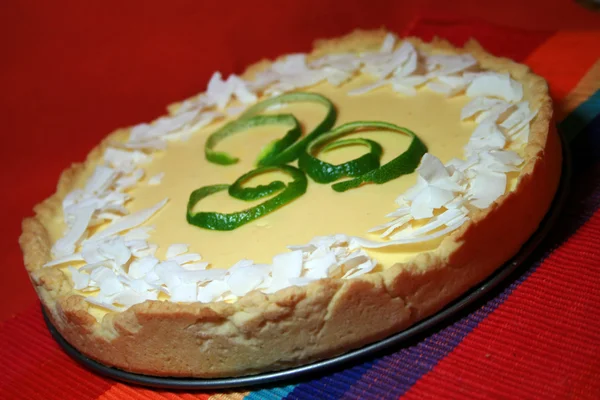 Cheese cake with lime and coconut chips — Stock Photo, Image
