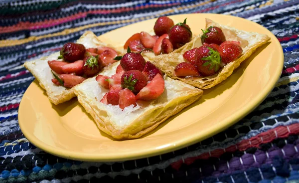 Puff pastry with strawberry — Stock Photo, Image