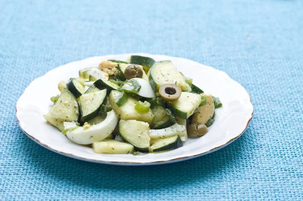 Zucchini salad with egg and olives — Stock Photo, Image
