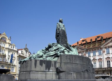 Jan Hus Prag 'daki anıt