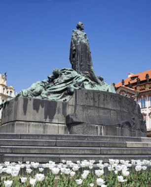 Jan Hus Prag 'daki anıt