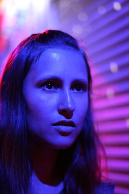 güzel kız disko ışığı kapat