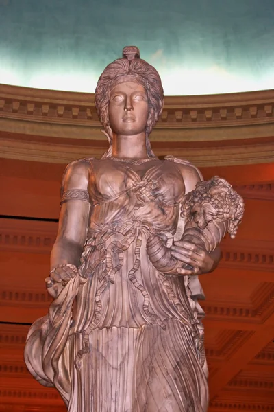 Single Classical Woman Statue — Stock Photo, Image