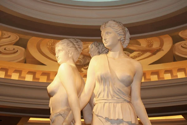 Klassisk kvinnor staty — Stockfoto