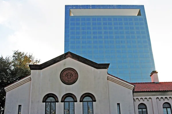 Church and Skyscraper — Stock Photo, Image