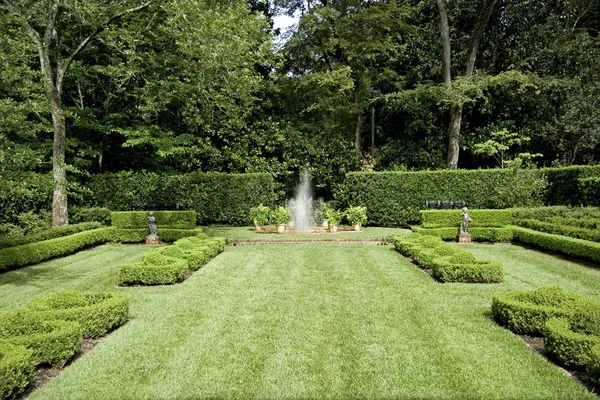 Garden Fountain — Stock Photo, Image