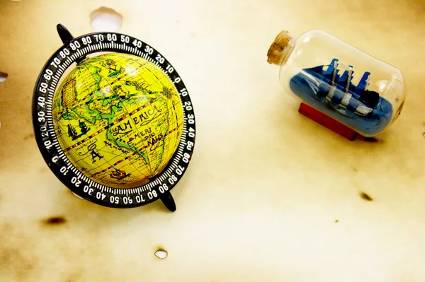 Globe and bottle with ship — Stock Photo, Image