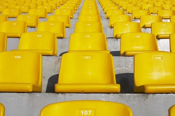 Gul stadion sittplatser — Stockfoto