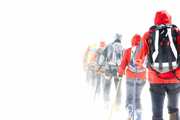 Esquiadores de turismo em grupo — Fotografia de Stock