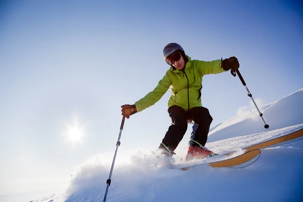 Freeride Skifahrer — Stockfoto
