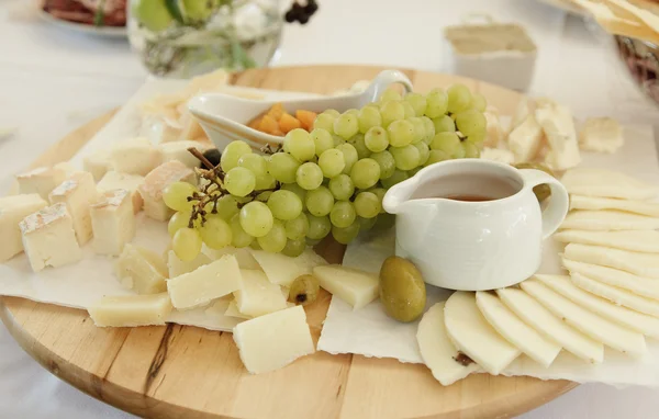 Stock image Cheese plate with grapes