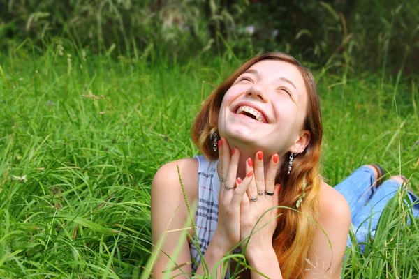 Happy girl laying on grass — Stock Photo, Image