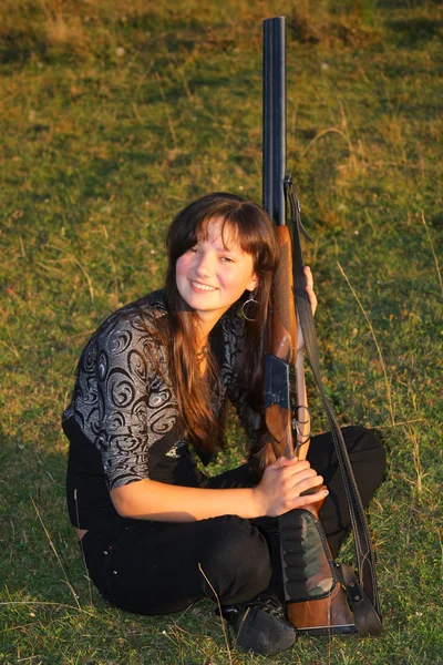 Fiatal lány, puska Stock Kép