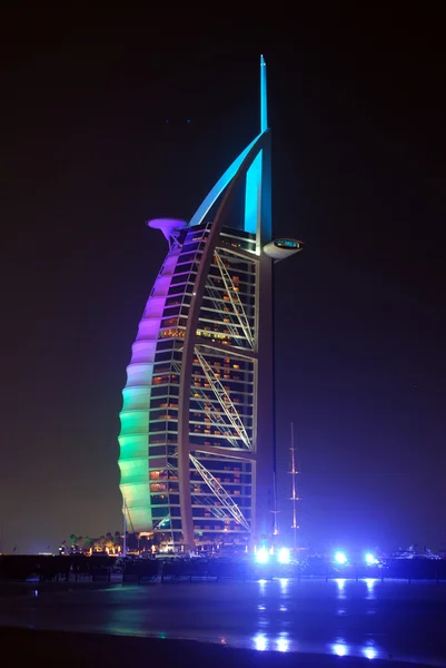 Burj Al Arab landmark at\fter zonsondergang — Stockfoto